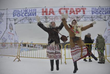 Тульская область.  Участники всероссийской массовой лыжной гонки `Лыжня России - 2018` на территории государственного мемориального и природного заповедника `Музей-усадьба Льва Толстого `Ясная поляна`.