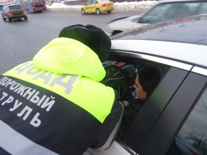 Москва. Сотрудники  ЦОДД (центра организации дорожного движения) на улице города.