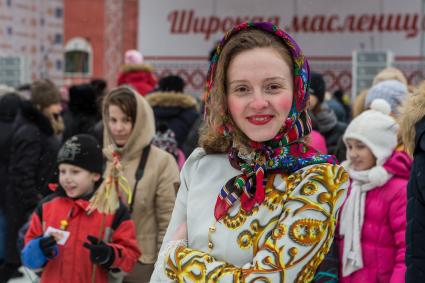 Санкт-Петербург.  Празднование `Широкой Масленицы`  в Петропавловской крепости.