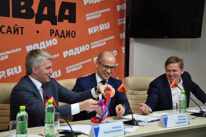 Москва . Министр спорта РФ Павел Колобков, глава Удмуртской республики Александр Бречалов , призер Олимпийских игр, чемпион мира биатлонист Иван Черезов (слева направо) в редакции `Комсомольская правда`.
