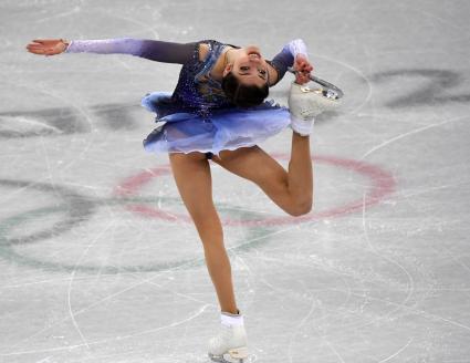 Южная Корея, Каннын. Российская фигуристка Евгения Медведева во время выступления в короткой программе женского одиночного катания на соревнованиях по фигурному катанию на XXIII зимних Олимпийских играх.