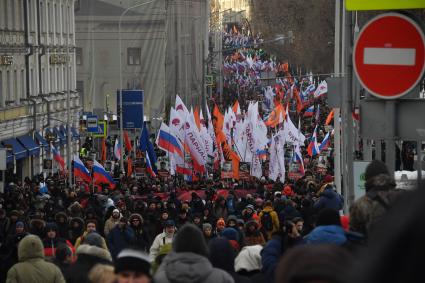 Москва.  Участники  марша памяти политика Бориса Немцова на проспекте Академика Сахарова.