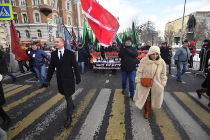 Москва.  Участники  марша памяти политика Бориса Немцова на проспекте Академика Сахарова.