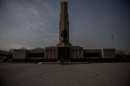 Китай, г. Далянь. Памятник советским воинам.