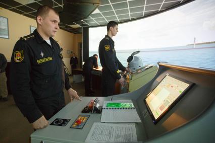 Санкт-Петербург. Обучение боевых корабельных расчетов малого ракетного корабля `Ураган` с использованием многофункционального учебно-тренажерного комплекса `Мостик` в объединенном учебном центре ВМФ РФ.