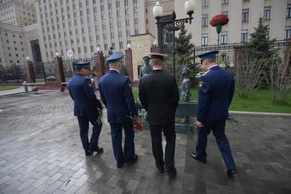 Москва. Офицеры Сил Специальных Операций (ССО) Даниил, Евгений, Роман и Вячеслав, вернувшиеся из Сирии, представлены к высоким государственным наградам. Один из них - к Звезде Героя.