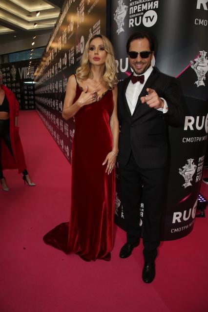 Диск 250. певица LOBODA Светлана Лобода и певец актер телеведущий Александр Ревва