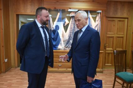 Иваново. Госсекретарь Союзного государства Григорий Рапота ( справа) в музее Яковлевской льняной мануфактуры.