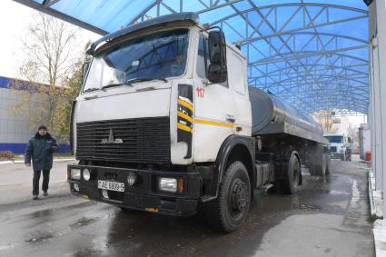 Беларусь, Слуцк. Загрузка продукции сыродельного комбината.