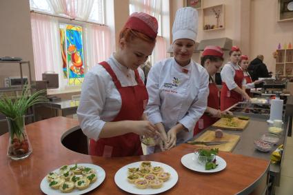 Беларусь, Слуцк. На занятиях в колледже пищевой и перерабатывающей промышленности.