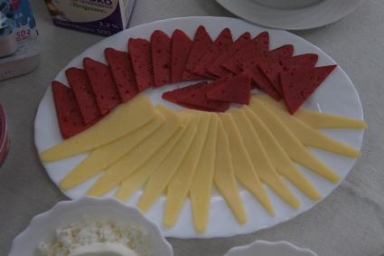 Беларусь, Слуцк. Образцы продукции сыродельного комбината.