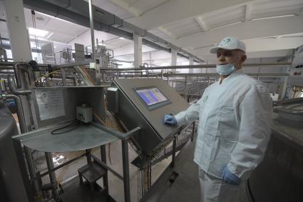 Беларусь, Слуцк. В цехах сыродельного комбината.
