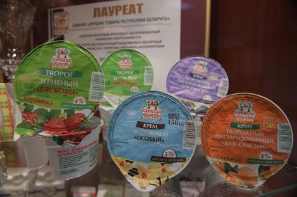 Беларусь, Слуцк.   Образцы продукции  сыродельного комбината.