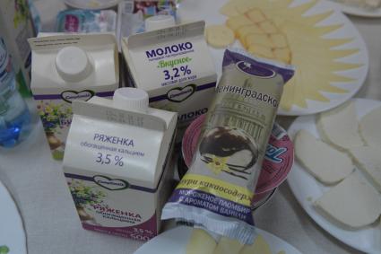 Беларусь, Слуцк. Образцы продукции сыродельного комбината.