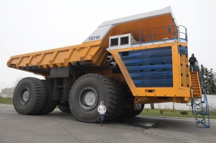 Беларусь, Жодино. Продукция  завода  `Белаз`.