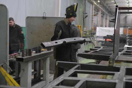 Беларусь, Минск.  В одном из цехов  предприятия   по производству  общественного электротранспорта `Белкоммунмаш`.
