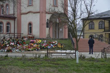 Республике Дагестан, г. Кизляр. Могилы погибших прихожан при нападении на Свято-Георгиевский храм.