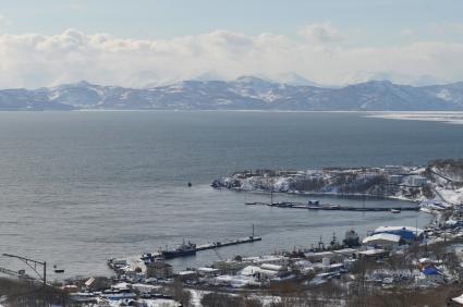 Петропавловск-Камчатский. Вид на город и Авачинскую бухту.