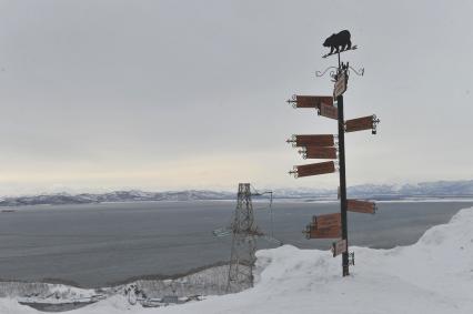 Петропавловск-Камчатский. Столб с указателями городов и расстояниями до них.