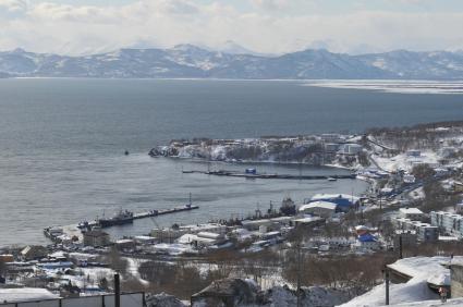 Петропавловск-Камчатский. Вид на город и Авачинскую бухту.