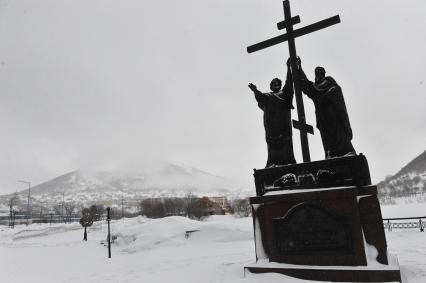 Петропавловск-Камчатский. Памятник апостолам Петру и Павлу.