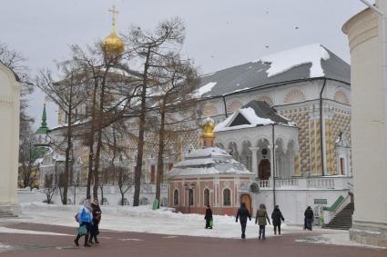 Сергиев Посад. Трапезный храм  на территории   Свято-Троицкой Сергиевой  Лавры.