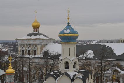 Сергиев Посад.  Вид на  купола  Свято-Троицкой Сергиевой  Лавры с колокольни.