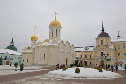 Сергиев Посад.  Троицкий собор  на территории Свято-Троицкой Сергиевой  Лавры.