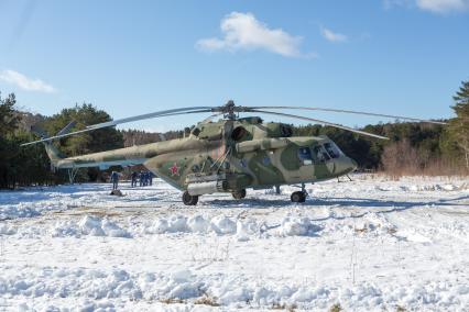 Ленинградская область. Вертолет Ми-8 армейской авиации ЗВО.