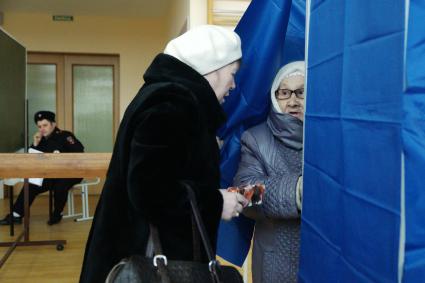 Екатеринбург. На избирательном участке во время выборов президента России в 2018г