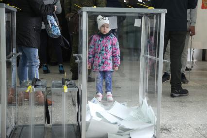 Ставрополь. Избиратели во время голосования на выборах президента РФ.
