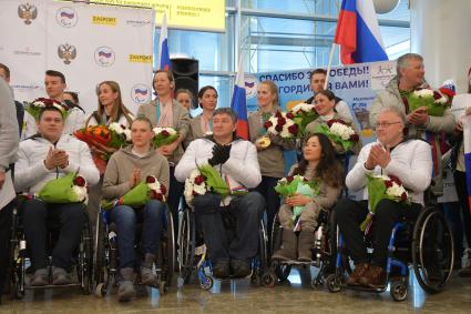 Москва. Встреча призеров XI зимних Паралимпийских игр в аэропорту Шереметьево.