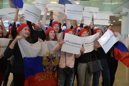 Москва. Встреча призеров XI зимних Паралимпийских игр в аэропорту Шереметьево.