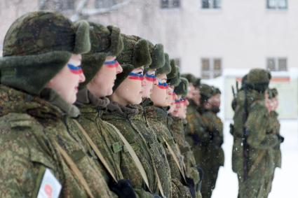 Ярославская область. Участницы всероссийского конкурса профессионального мастерства среди женщин-военнослужащих `Макияж под камуфляж` в учебном центре РВСН в Переславле-Залесском.