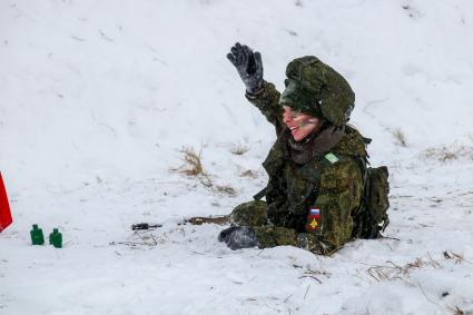 Ярославская область. Участницы всероссийского конкурса профессионального мастерства среди женщин-военнослужащих `Макияж под камуфляж` в учебном центре РВСН в Переславле-Залесском.