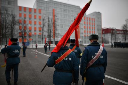 Московская область. Курсанты МЧС во время репетиции к Параду Победы на плацу Академии гражданской защиты МЧС.