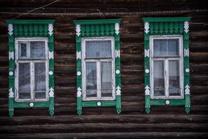 Юрьевец.  Дом  со старинными русскими  резными наличниками.