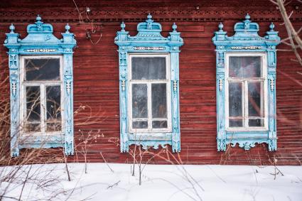 Юрьевец.  Дом  со старинными русскими  резными наличниками.