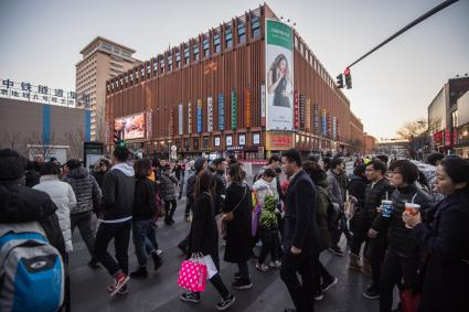 Китай, Пекин. Улица Ванфуцзин (Wangfujing).