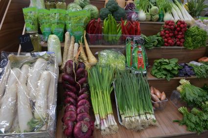 Москва. Торговля фермерской продукцией на Велозаводском рынке.