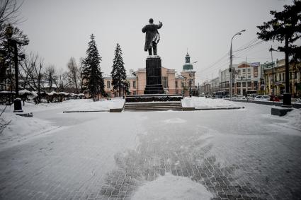 Иркутск.   Памятник Владимиру Ленину.