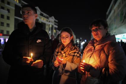 Ставрополь. Жители города пришли на акцию памяти о погибших при пожаре в  кемеровском ТЦ `Зимняя вишня`.