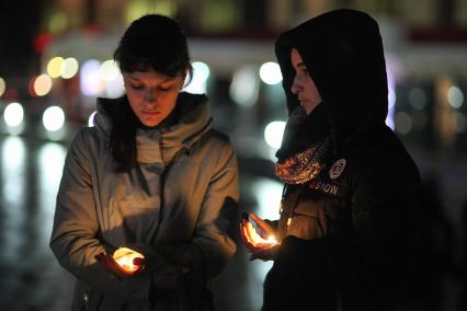 Ставрополь. Жители города пришли на акцию памяти о погибших при пожаре в  кемеровском ТЦ `Зимняя вишня`.