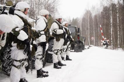 Свердловская область. Учения роты разведки и охраны по обеспечению безопасного движения ракетных комплексов \'Тополь-М\' и \'Ярс\' стоящих на вооруженнии части РВСН