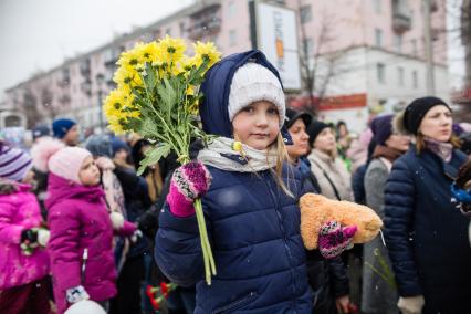 Челябинск. Участники траурного шествия в память о погибших на пожаре в кемеровском ТЦ `Зимняя вишня`.