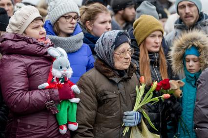 Челябинск. Участники траурного шествия в память о погибших на пожаре в кемеровском ТЦ `Зимняя вишня`.