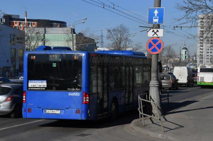 Москва. Выделенная полоса для общественного транспорта на Рязанском проспекте.