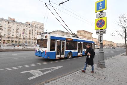 Москва. Выделенная полоса для общественного транспорта на Ленинградском проспекте.