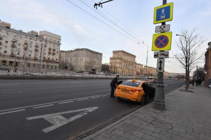 Москва. Выделенная полоса для общественного транспорта на Ленинградском проспекте.