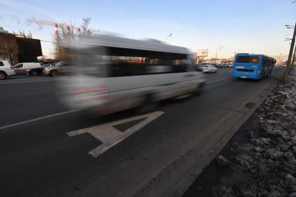 Москва. Выделенная полоса для общественного транспорта на Волоколамском шоссе.